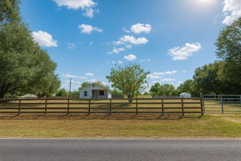 Photo of 1264 Mill Creek Road, Bellville, TX 77418 (MLS # 3149466)