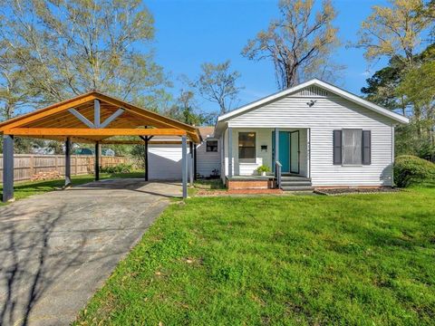 Photo of 1402 Murphy Avenue, Lufkin, TX 75904 (MLS # 35227975)