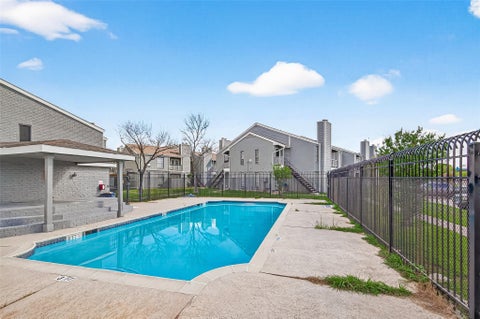 Condo For Sale - 12500 Sandpiper Drive #5<br/> Houston, TX 77035