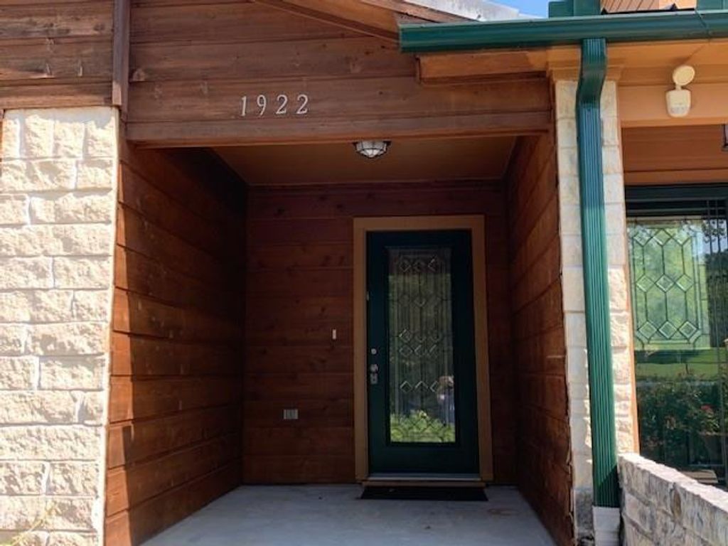 Photo of 1922 20th Street, Huntsville, TX 77340 (MLS # 27097423)