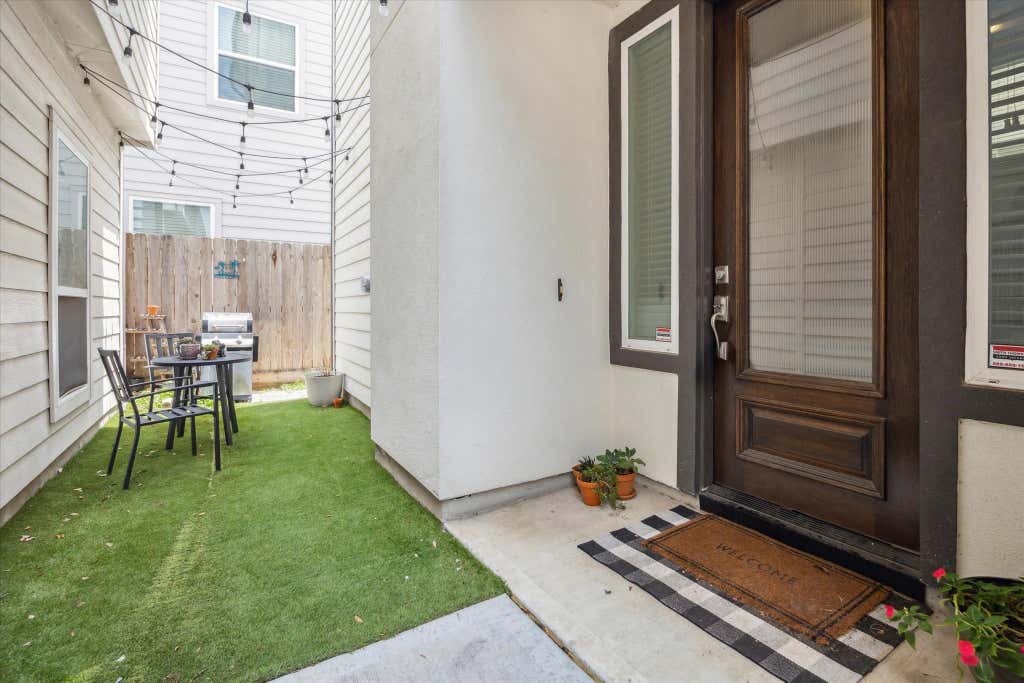 Photo of 5623 Kansas Street #C, Houston, TX 77007 (MLS # 32672997)