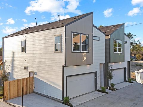 Photo of 227 Noras Lane #E, Houston, TX 77022 (MLS # 44881787)