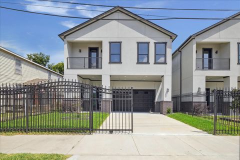 Photo of 2319 Tuam Street, Houston, TX 77004 (MLS # 23221622)