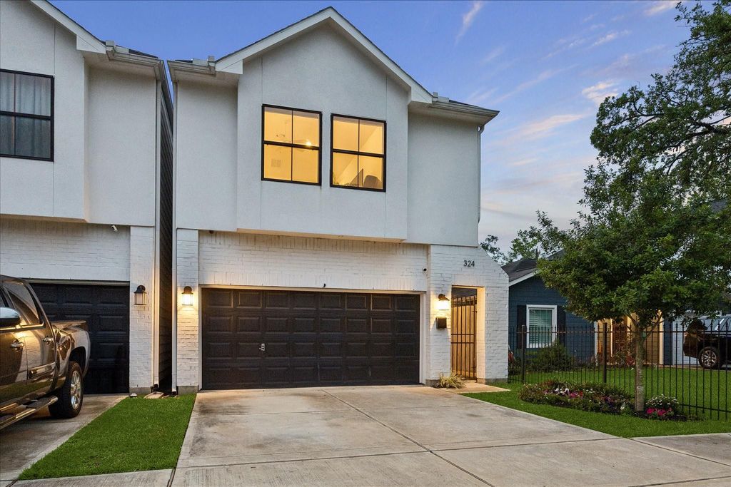 Photo of 324 E 28th Street, Houston, TX 77008 (MLS # 84454940)