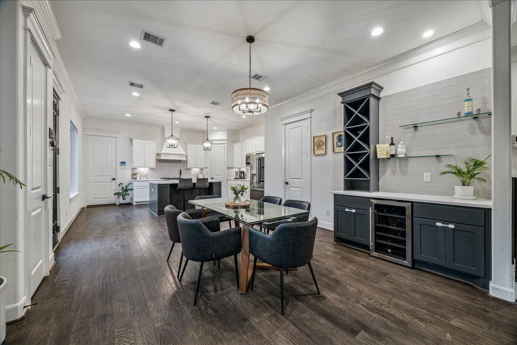 Photo of 324 E 28th Street, Houston, TX 77008 (MLS # 84454940)