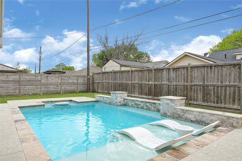 Photo of 818 James Street, Deer Park, TX 77536 (MLS # 46197317)