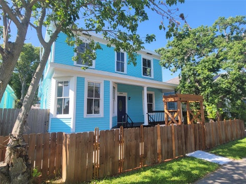 Photo of 3919 Avenue O, Galveston, TX 77550 (MLS # 43954027)