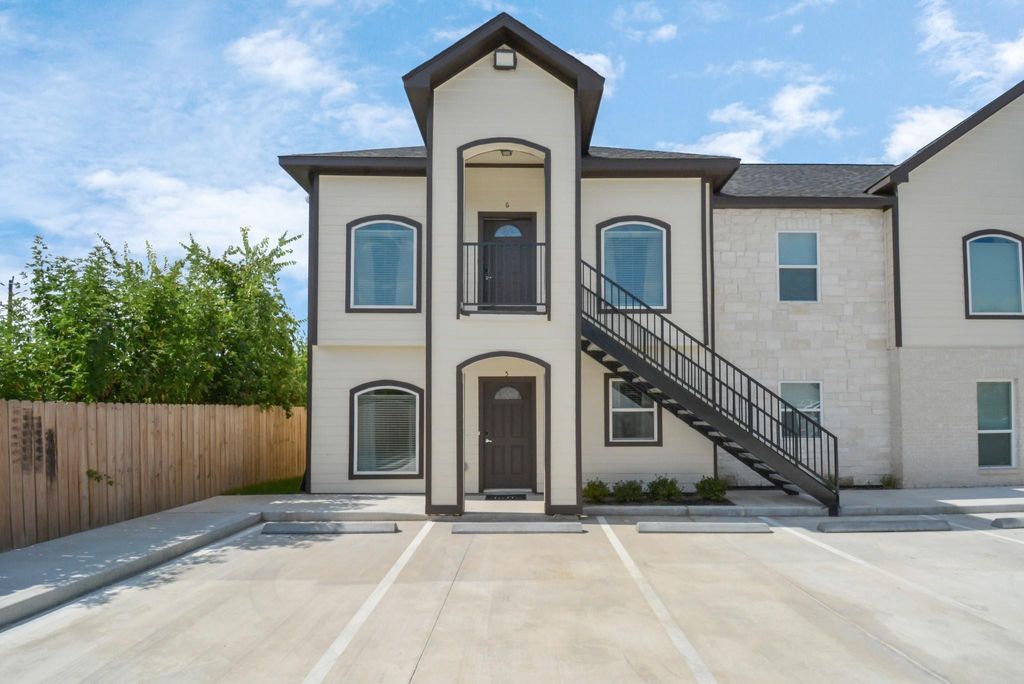 Photo of 7823 Gladstone Street #A1, Houston, TX 77051 (MLS # 51214709)