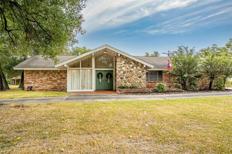Photo of 101 Crestway Drive, Baytown, TX 77520 (MLS # 49269536)