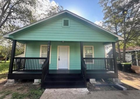 Photo of 327 Lincoln Ave, Wharton, TX 77488 (MLS # 51535806)