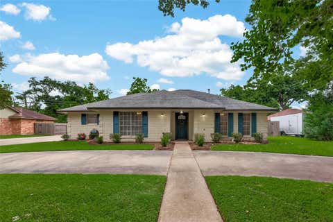 Homes For Sale - 116 Flag Drive<br/> Lake Jackson, TX 77566