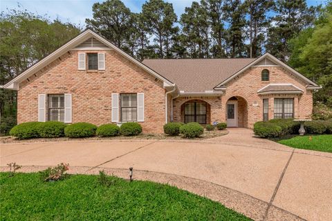 Photo of 309 Broadmoor Drive, Huntsville, TX 77340 (MLS # 57165892)