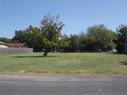 Photo of 305 E Post Office Street, Weimar, TX 78962 (MLS # 67415637) Photo of 305 E Post Office Street, Weimar, TX 78962 (MLS # 67415637)
