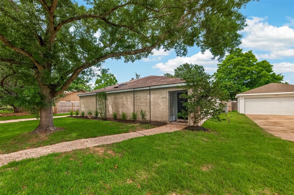 Photo of 15539 Torry Pines Road, Houston, TX 77062 (MLS # 32197257)
