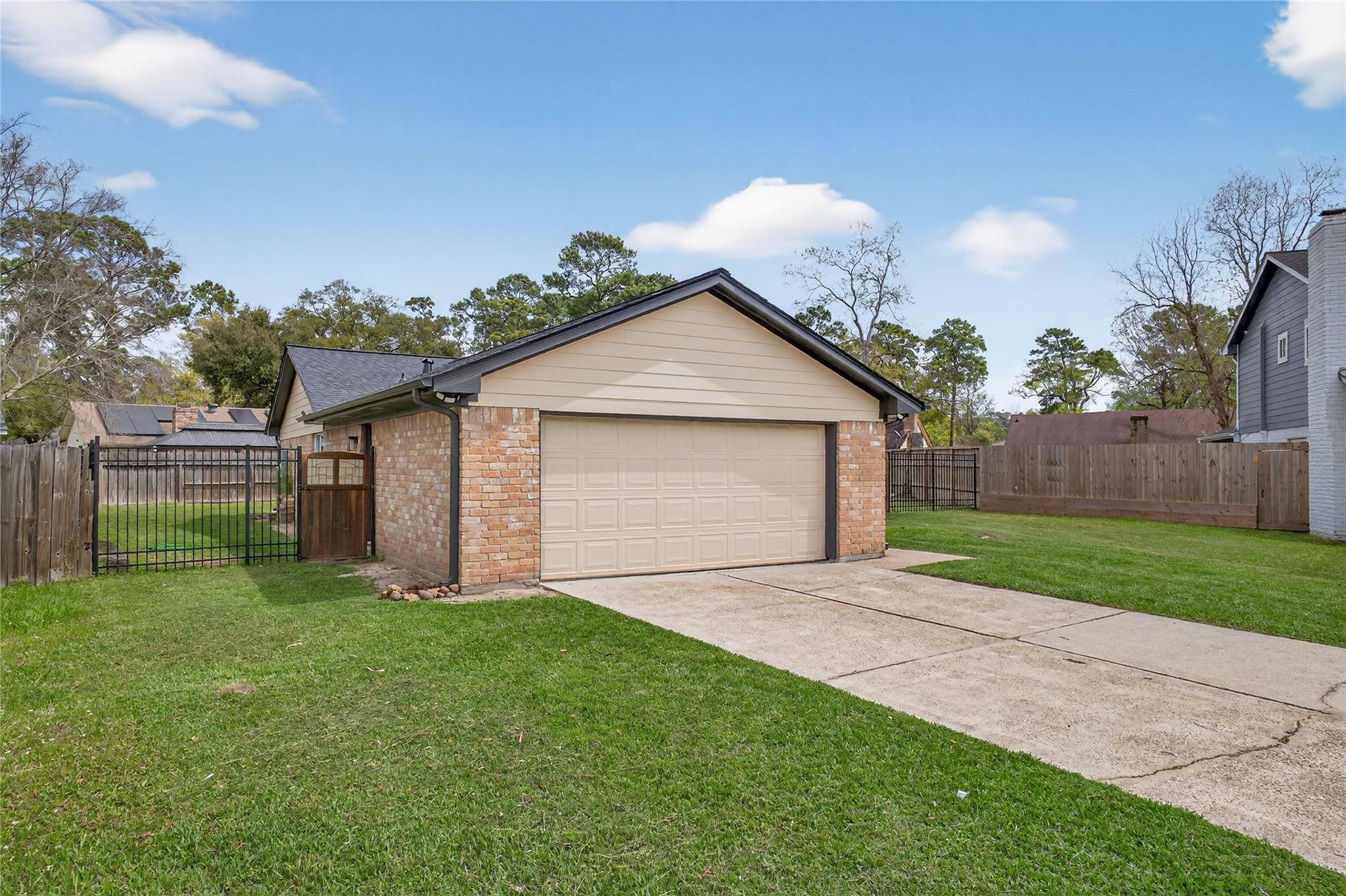 7807 Swallow Park Dr