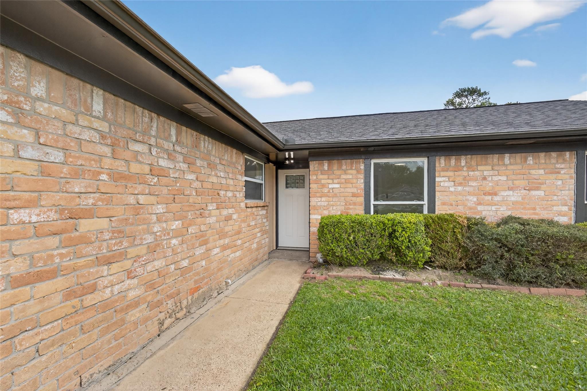 7807 Swallow Park Dr