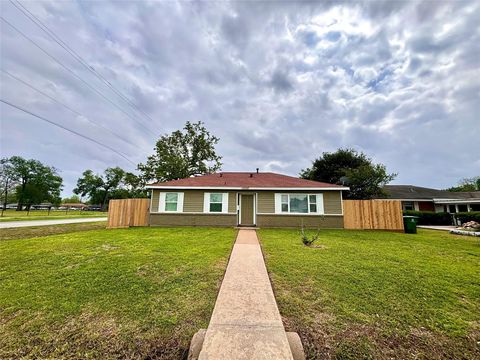 Photo of 13034 Peoria Street, Houston, TX 77015 (MLS # 24492738)