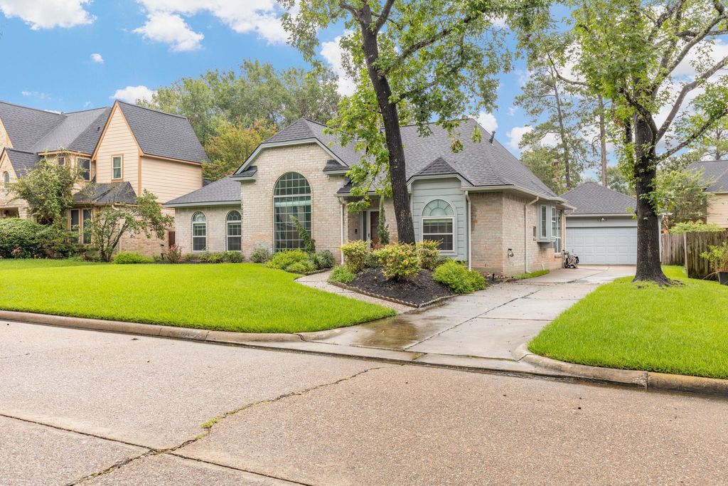 Photo of 5622 Woodland Creek Drive, Houston, TX 77345 (MLS # 88300479)