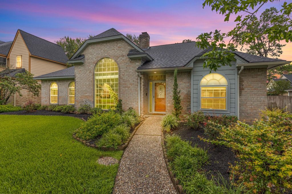 Photo of 5622 Woodland Creek Drive, Houston, TX 77345 (MLS # 88300479)