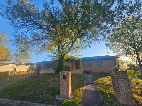 Photo of 104 Rick Drive, Hallettsville, TX 77964 (MLS # 52773997)