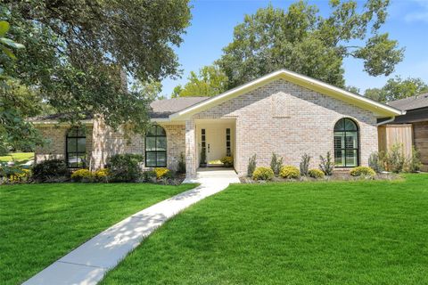 Photo of 10726 Riverview Drive, Houston, TX 77042 (MLS # 42570887)