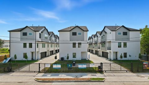 Photo of 7723 Hammerly Boulevard, Houston, TX 77055 (MLS # 92750182) Photo of 7723 Hammerly Boulevard, Houston, TX 77055 (MLS # 92750182)