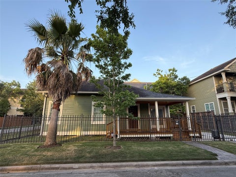 Photo of 2626 Columbia Street, Houston, TX 77008 (MLS # 2493559)