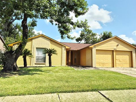 Photo of 13211 Whitchurch Way, Houston, TX 77015 (MLS # 8627376)