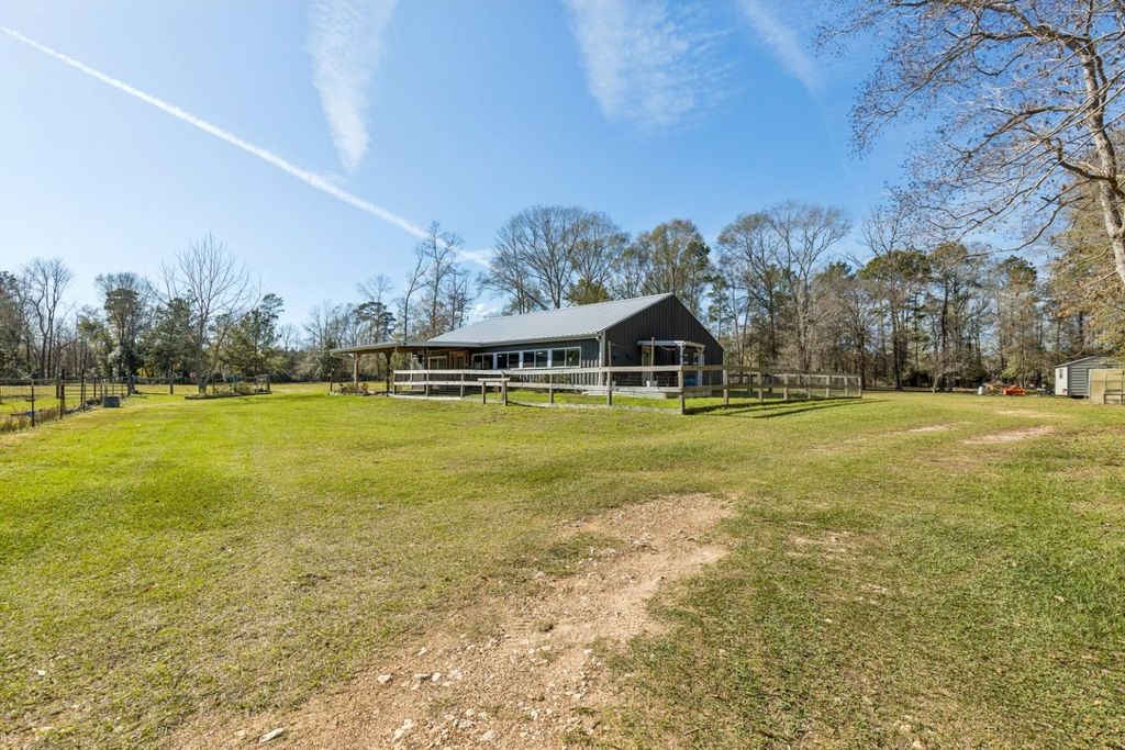 Photo of 392 Robert E Lee Lane, Livingston, TX 77351 (MLS # 24095203)