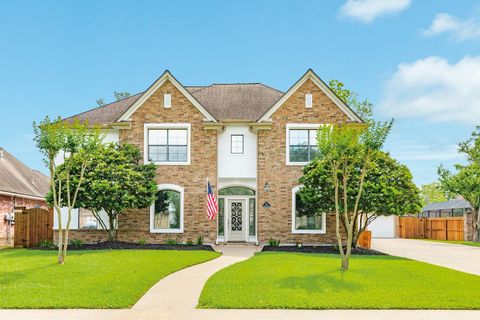 Photo of 114 Arrowhead Drive, Lake Jackson, TX 77566 (MLS # 80662229)