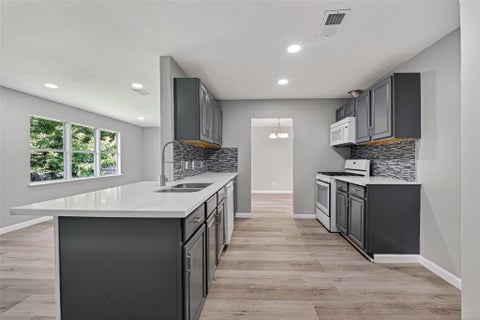 Photo of 701 Oriole Lane, Pasadena, TX 77502 (MLS # 63037397)