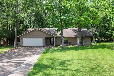 Photo of 31 Oak Cove Lane, Coldspring, TX 77331 (MLS # 46233040)
