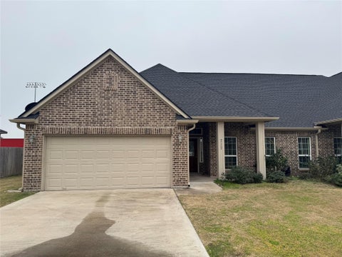 Homes For Sale - 717 High Oaks<br/> Bellville, TX 77418