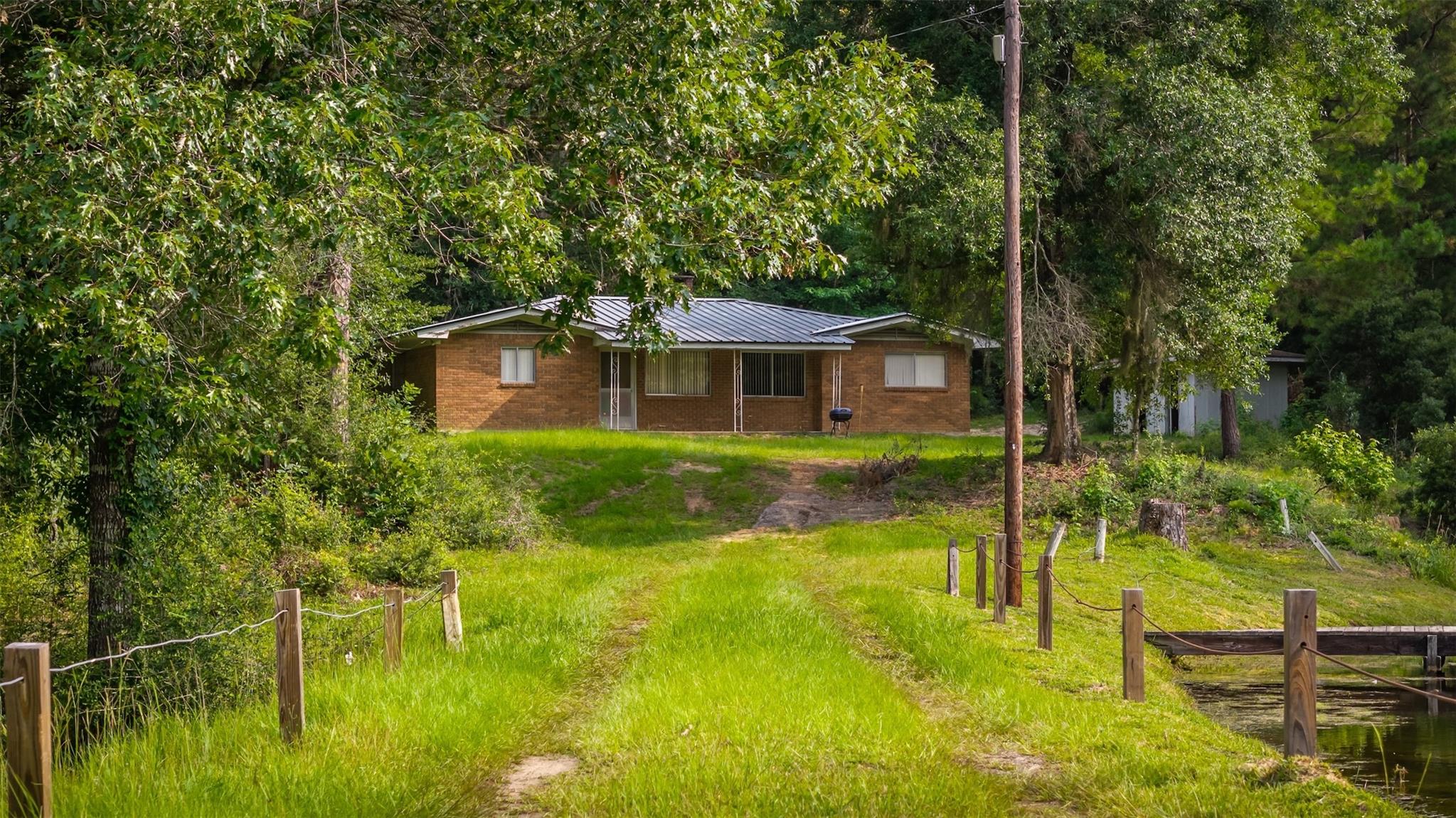 5326 Hwy 190w North Side
