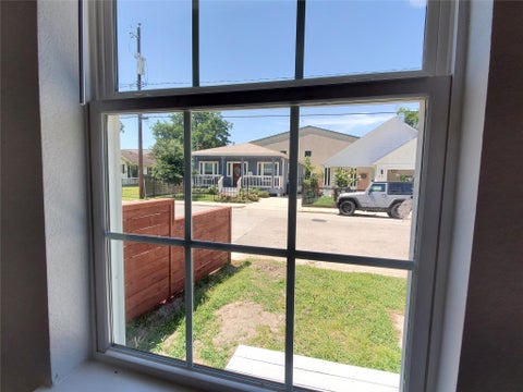 Photo of 914 E 32nd Street #2, Houston, TX 77022 (MLS # 20659956)