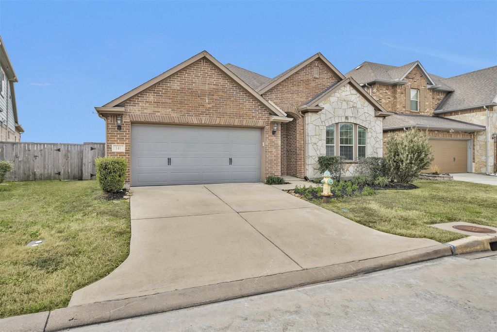 Photo of 141 Saddle Drive, Jersey Village, TX 77065 (MLS # 11000393)