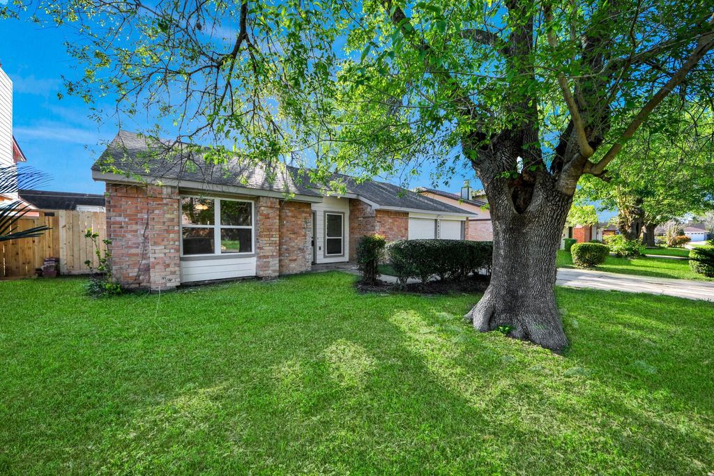 Photo of 16323 Quail Echo Drive, Missouri City, TX 77489 (MLS # 71554006)
