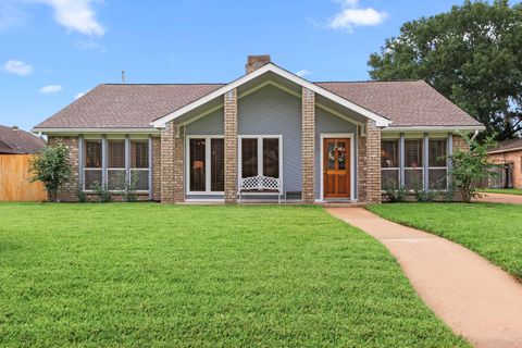 Photo of 815 Millpond Drive, Sugar Land, TX 77498 (MLS # 35611594)