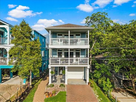 Photo of 115 Pine Road, Clear Lake Shores, TX 77565 (MLS # 94968211)