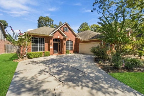 Homes For Sale - 3210 Silverberry Trail<br/> Kingwood, TX 77345