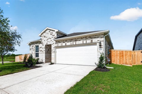 Photo of 5105 Redbud Valley Dr Dr, Pearland, TX 77584 (MLS # 82652411)