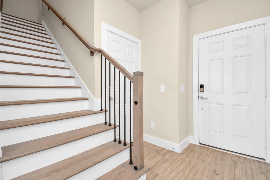 Photo of 1722 Summerlyn Terrace Drive, Houston, TX 77080 (MLS # 55507554)
