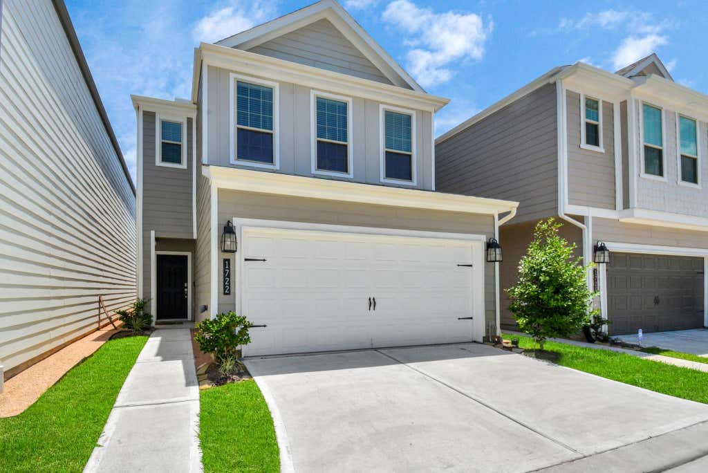 Photo of 1722 Summerlyn Terrace Drive, Houston, TX 77080 (MLS # 55507554)