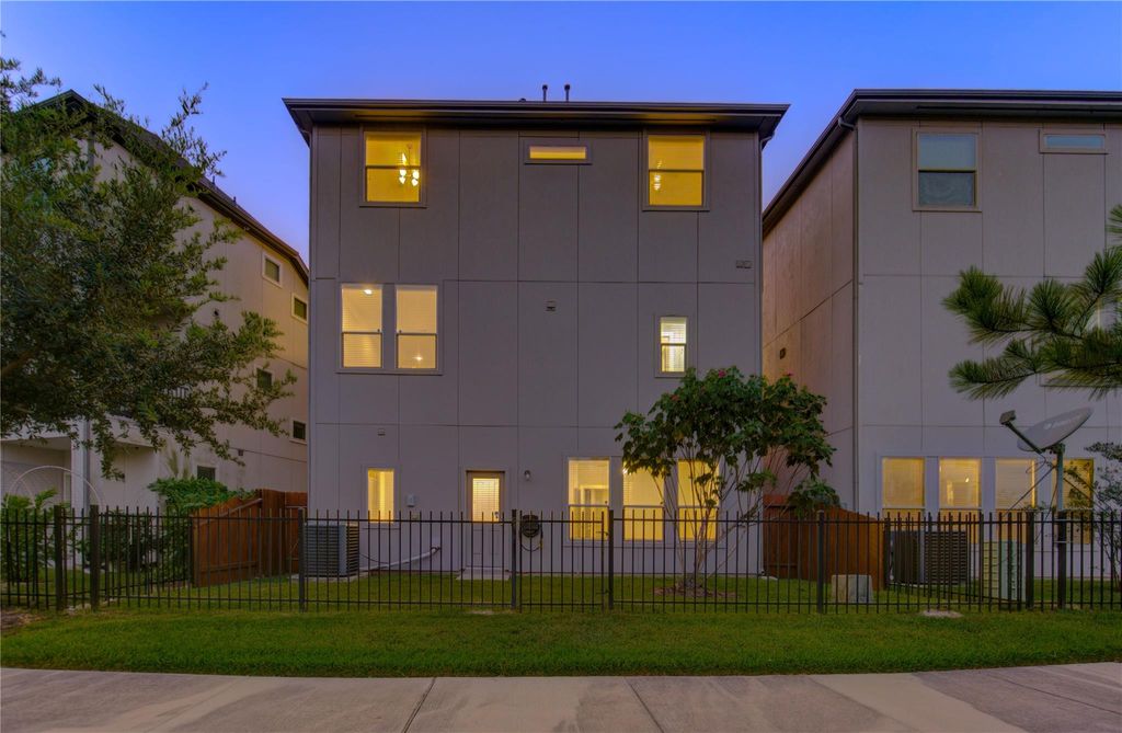 Photo of 9611 Knights Station Drive, Houston, TX 77045 (MLS # 33210737)