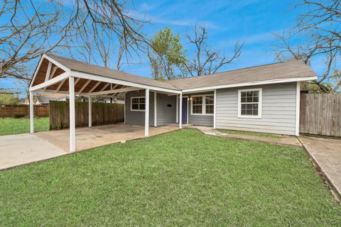 Photo of 5521 Southlea Street, Houston, TX 77033 (MLS # 56777963)
