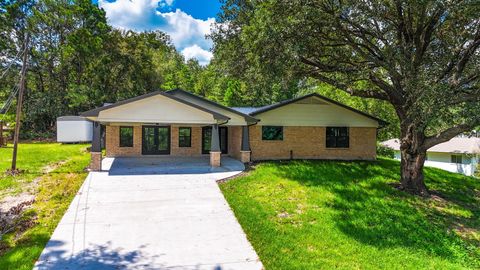 Photo of 128 Schooner, West Livingston, TX 77351 (MLS # 61853438)