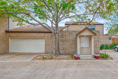 Photo of 2555 Bering Drive #26, Houston, TX 77057 (MLS # 16557600)