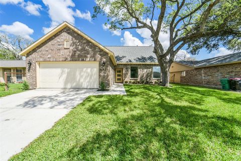 Photo of 6835 Tara Drive, Richmond, TX 77469 (MLS # 17331498)