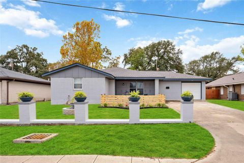 Photo of 1115 25th Avenue N, Texas City, TX 77590 (MLS # 78191159)