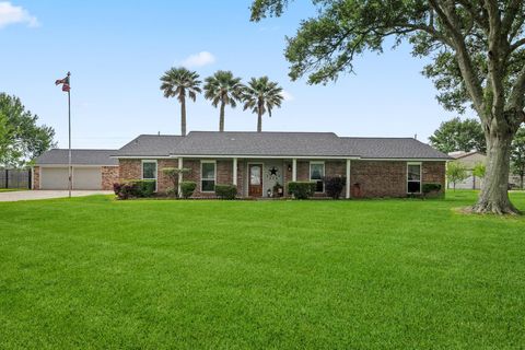 Photo of 12102 Cherry Point Drive, Mont Belvieu, TX 77535 (MLS # 85995436)